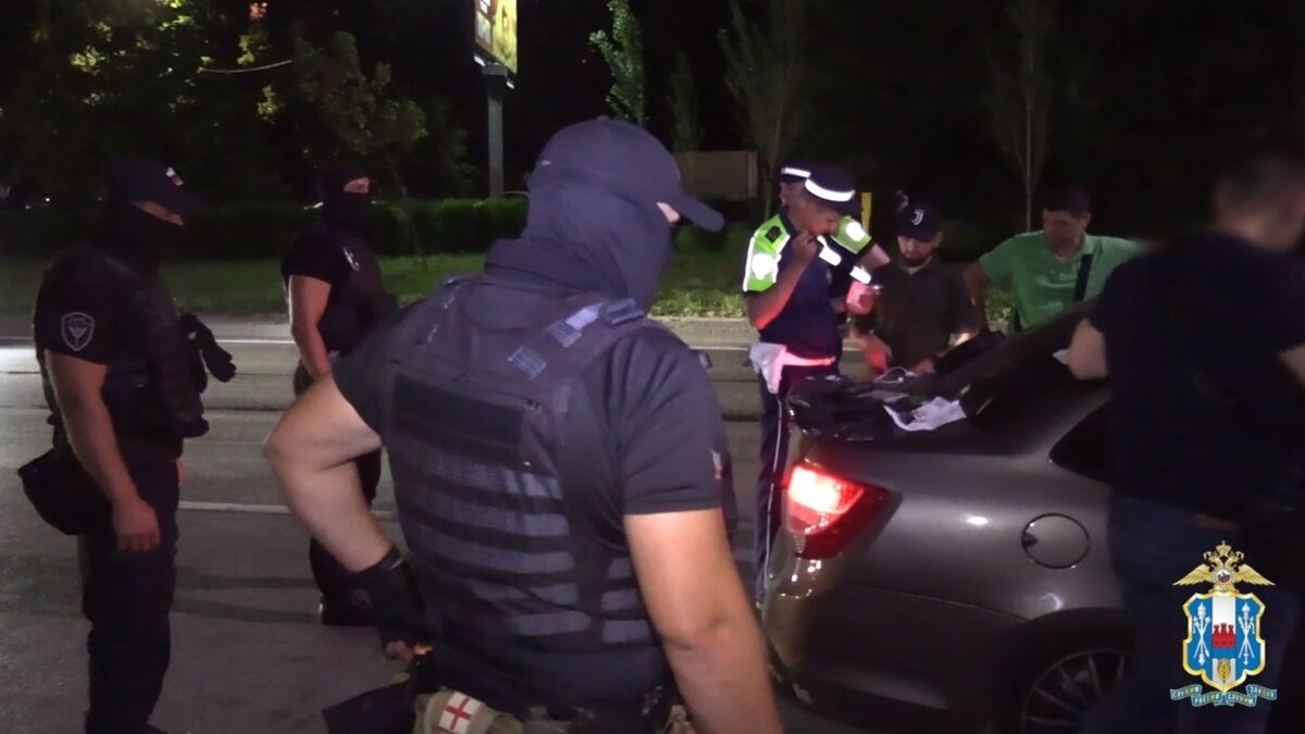     В Ростове полиция продолжает проводить рейды для выявления наркозависимых и распространителей наркотиков, об этом сообщили в пресс-службе ГУ МВД по Ростовской области.