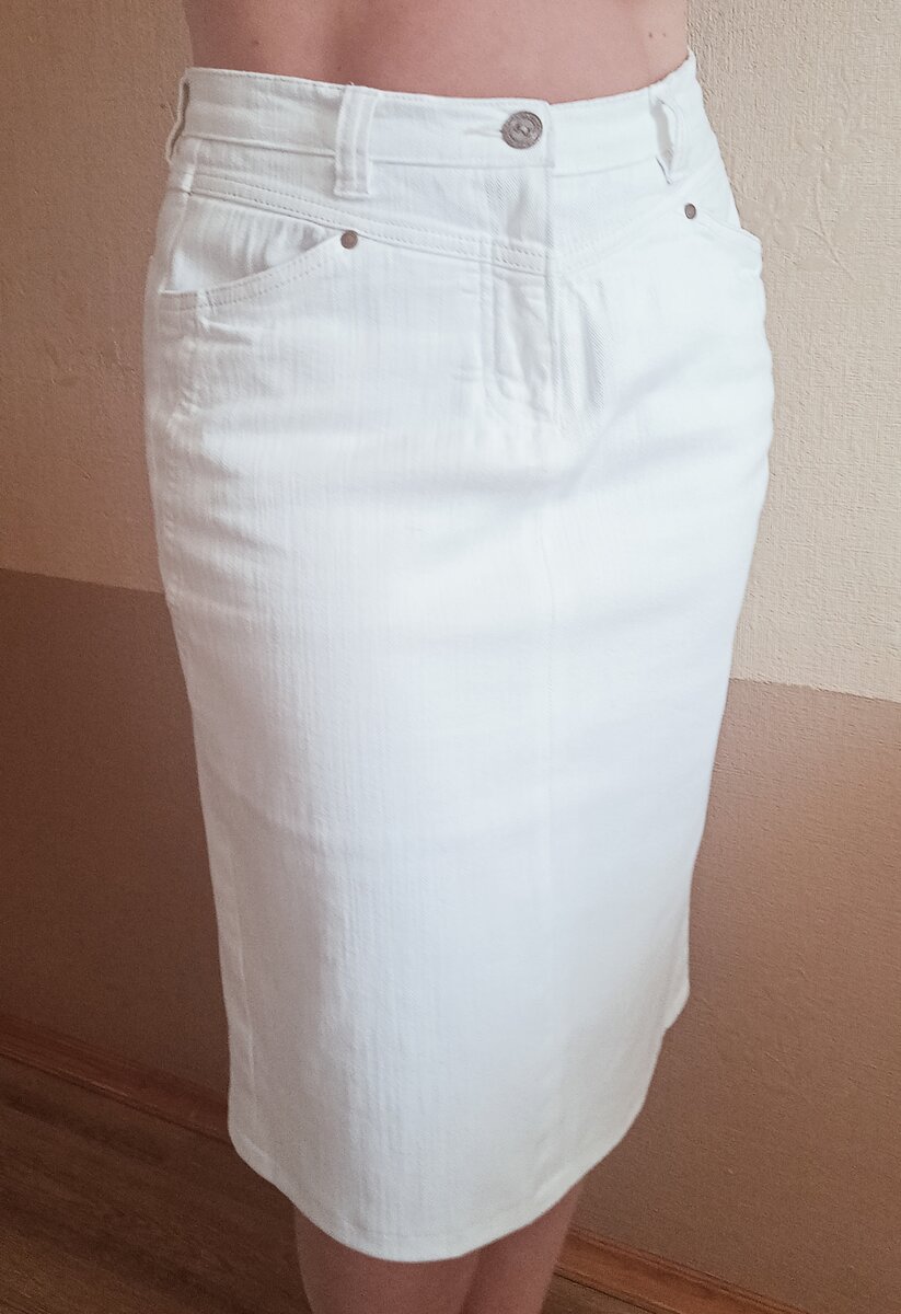 Были использованы часть передних карманов и пуговица на поясе