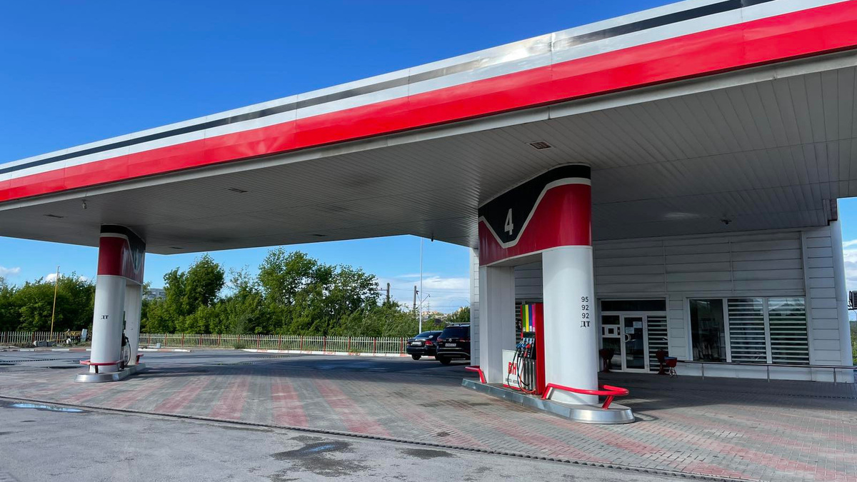     Бензин резко подорожал за неделю на волгоградских заправках, по данным Волгоградстата.