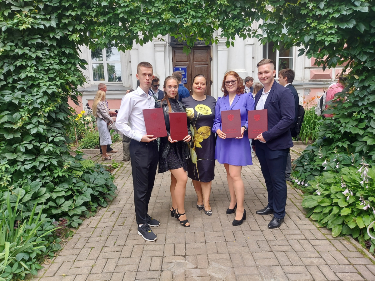 А это я и мои студенты, то есть уже выпускники :)