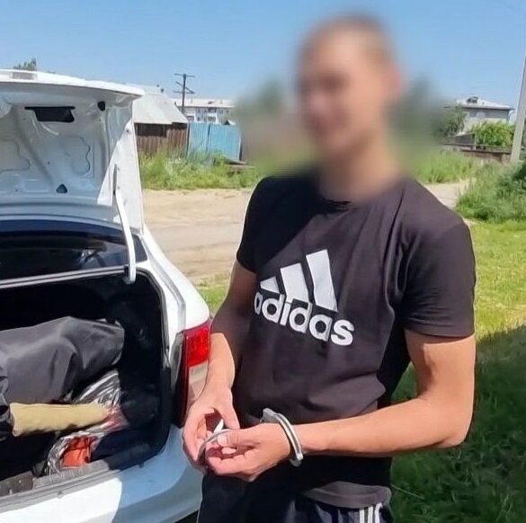 Банду похитителей задержали в Иркутске. Как сообщает пресс-служба СУ СКР по Иркутской области, 30 июня и 13 июля трое молодых людей и одна девушка совершили два эпизода преступления в Ленинском районе города.