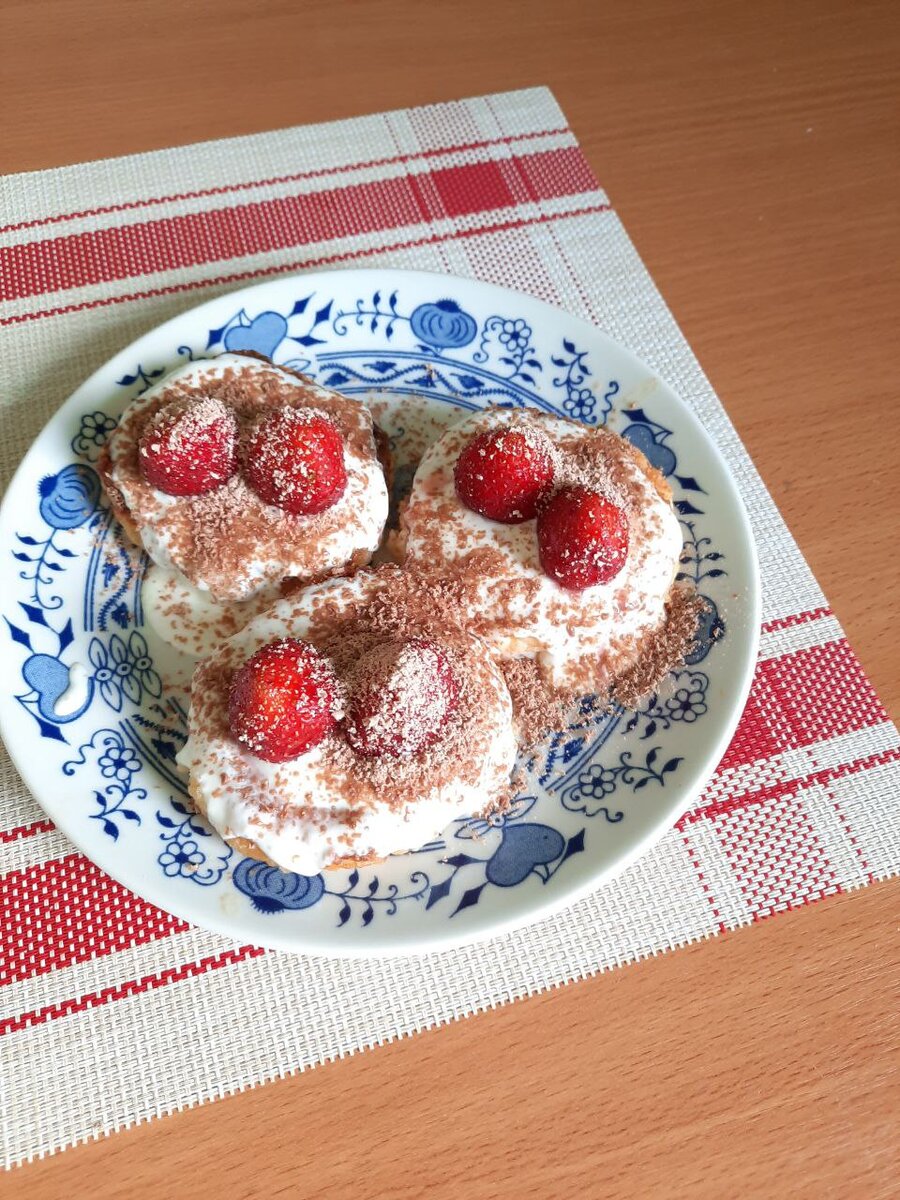 Сырники с клубникой и шоколадом