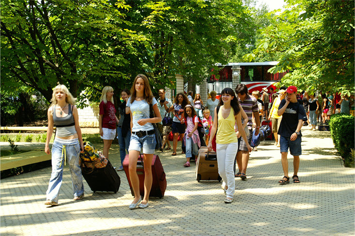 Фото с ресурса: auroracamp.com. Дорога в лагерь - современное время.