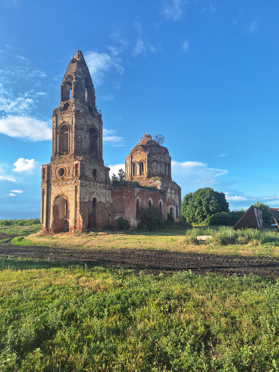 Заброшенный храм фото