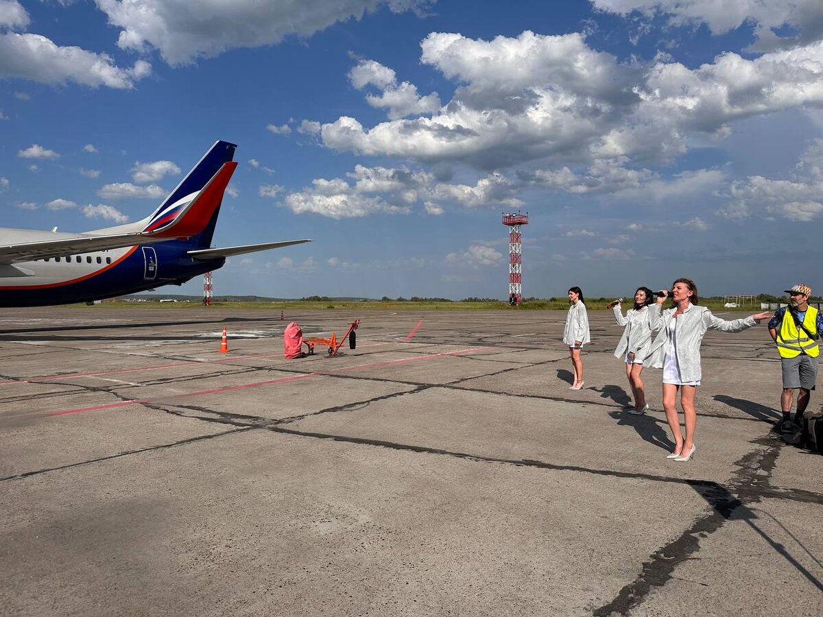 В аэропорту Новокузнецк торжественно встретили первый вечерний рейс из  Москвы. | Аэропорт Новокузнецк | Дзен