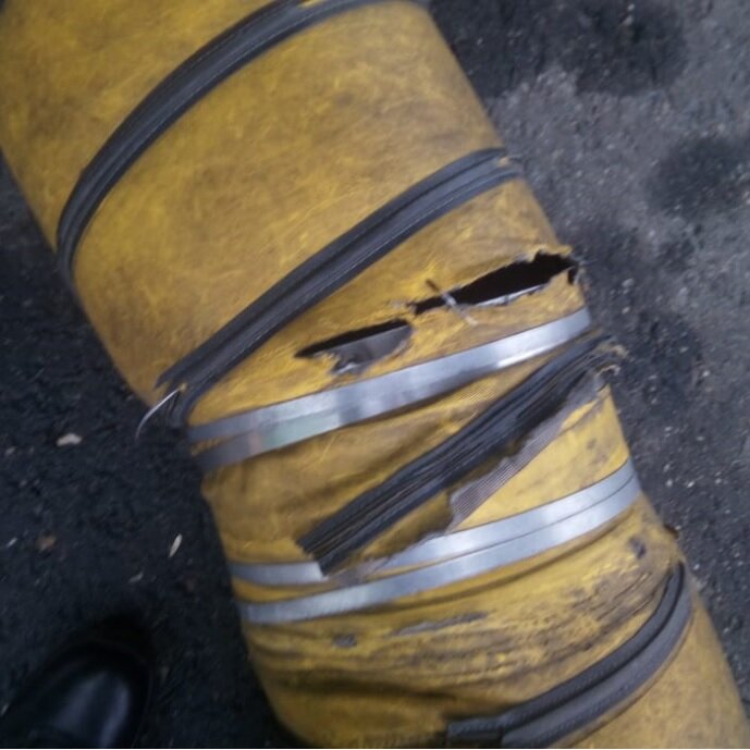 рукав полара разорван