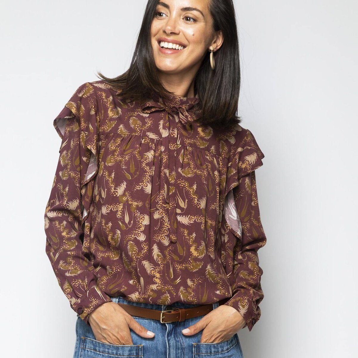 Пример выкройки на изделии из вискозной ткани с принтом