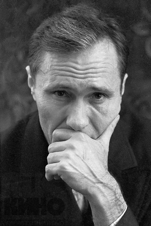 Василий Макарович Шукшин, советский кинорежиссёр, киноактёр, сценарист и писатель.