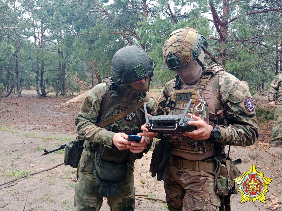 Фото с военными