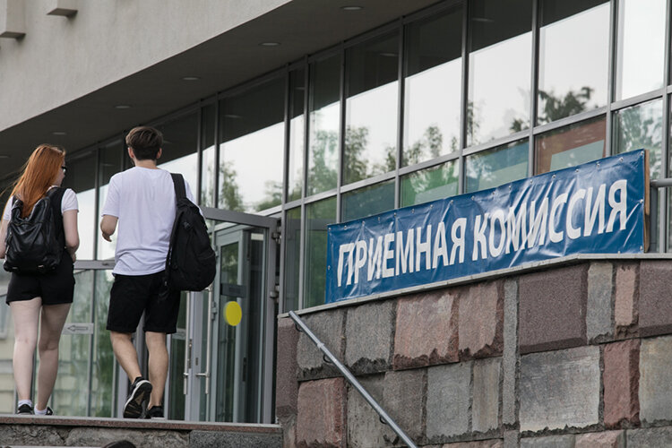    В пресс-службе университета отмечают, что ежегодно к ним поступают более 160 школьников с наивысшими результатами единых госэкзаменов. При этом приблизительные прогнозы на текущую приемную кампанию делать не спешат Фото: «БИЗНЕС Online»