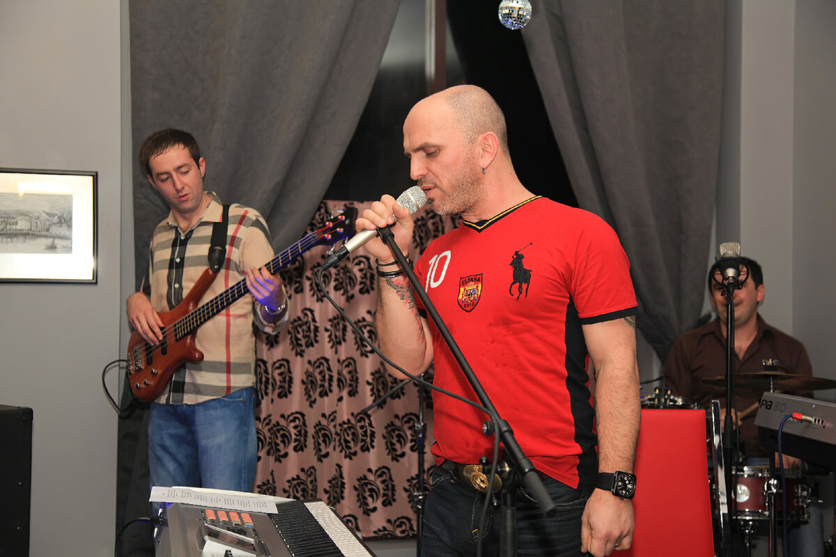 голос твой александр шоуа. александр вячеславович шоуа. александр шоуа и иракли. таганка шуфутинский и мурзилки. три аккорда еврейская песня портного дочери.