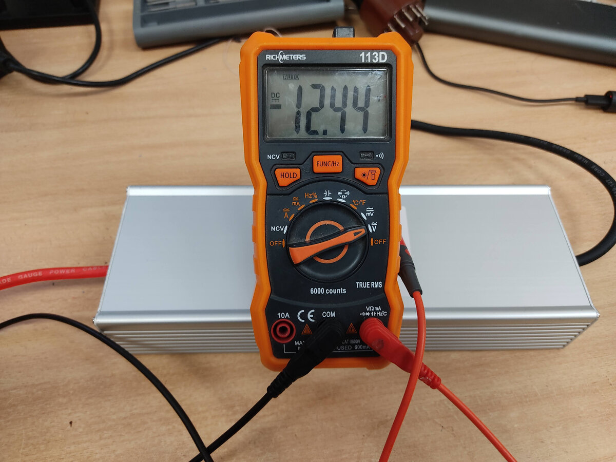 Заряженная сборка суперкондесаторов. 