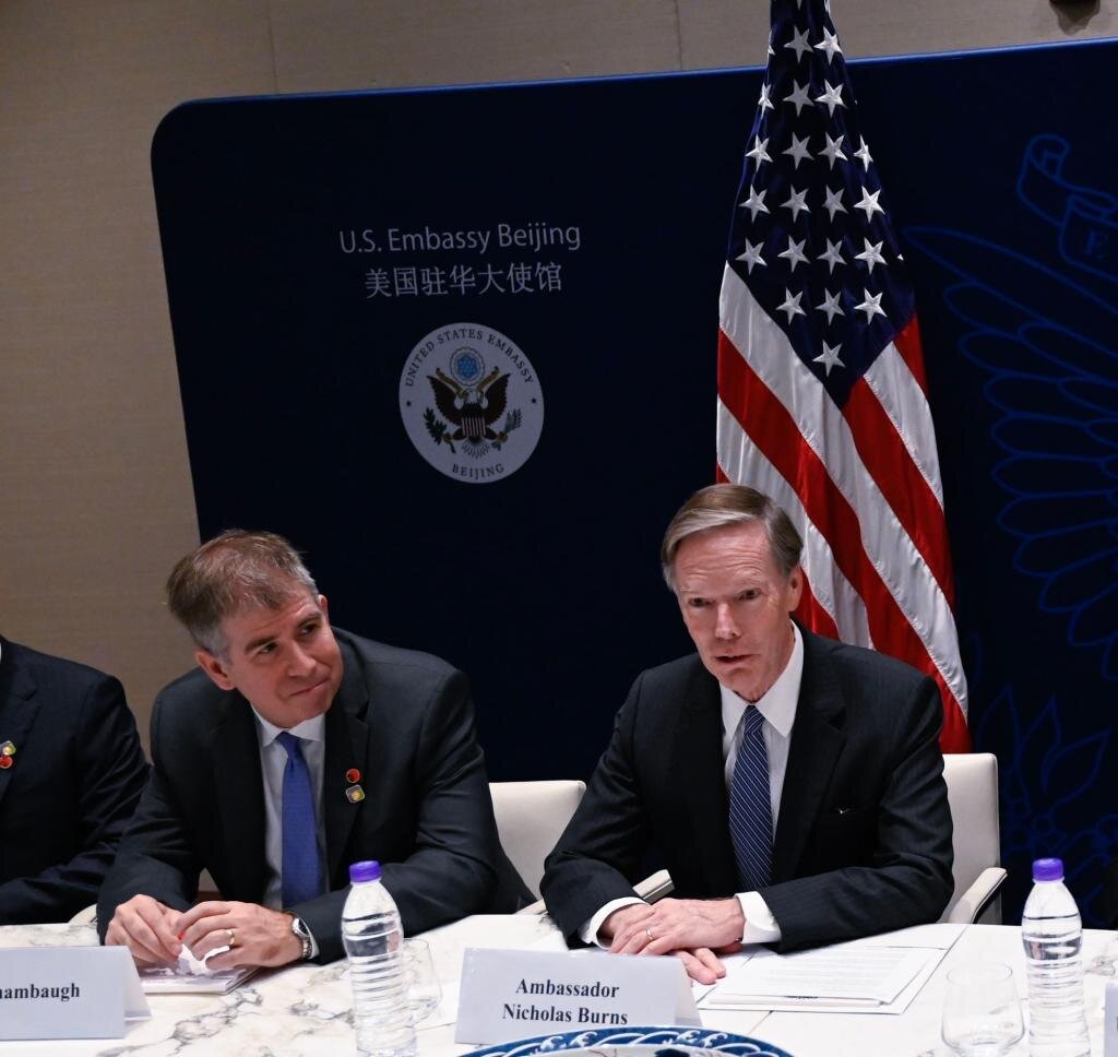 Китайцы взламывают американских послов