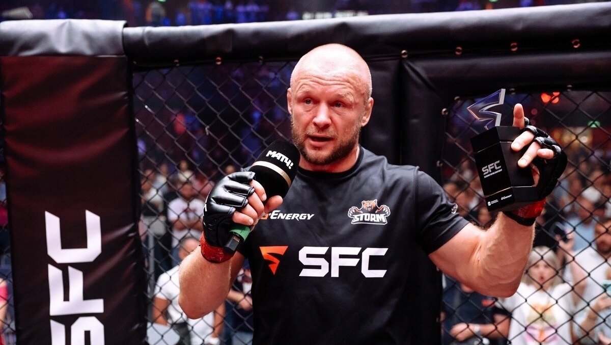     Это был юбилейный для омского спортсмена бой.