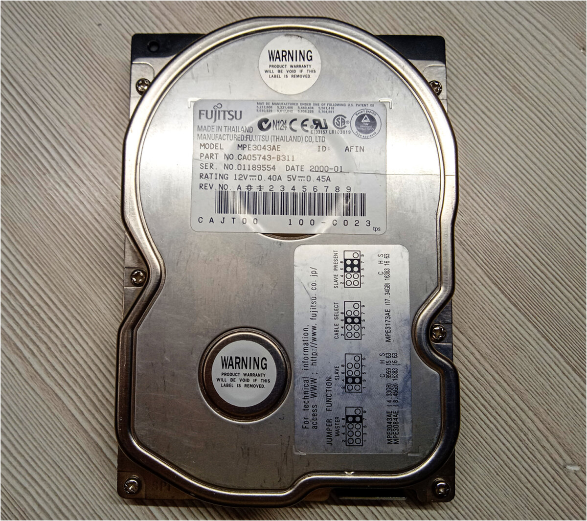 Жесткий диск FUJITSU MPE3043AE (из моей коллекции).