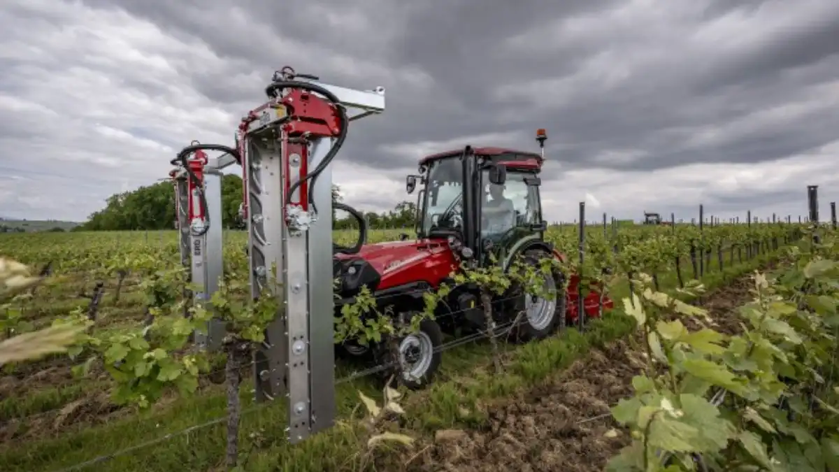 Фото: agroportal24h.cz Все новые модели Case IH Quantum в стандартной комплектации оснащены полным приводом и, за исключением новой модели Case IH Quantum CL, передним мостом с подвеской