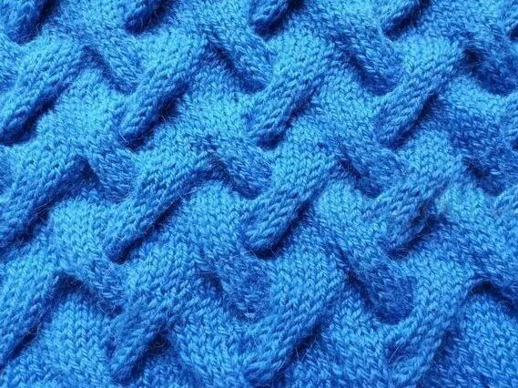 Объемный "теневой узор" косами