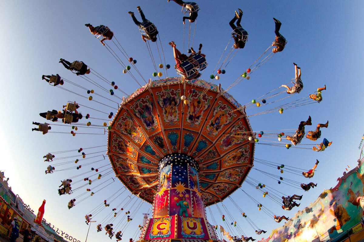    За яркими эмоциями отправляйтесь в парк аттракционов. Источник www.piqsels.com
