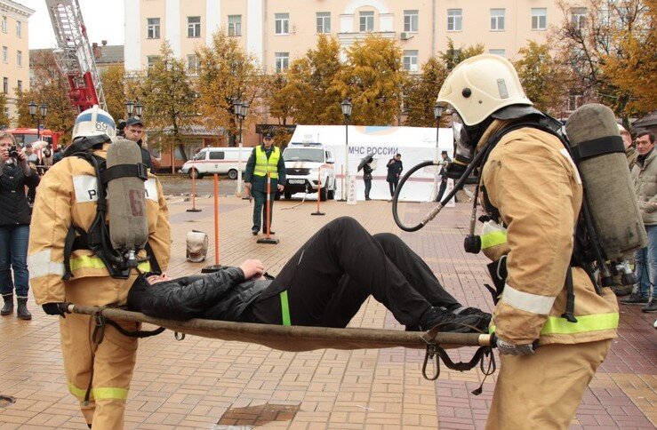 Вынес вид. Носилки пожарные.