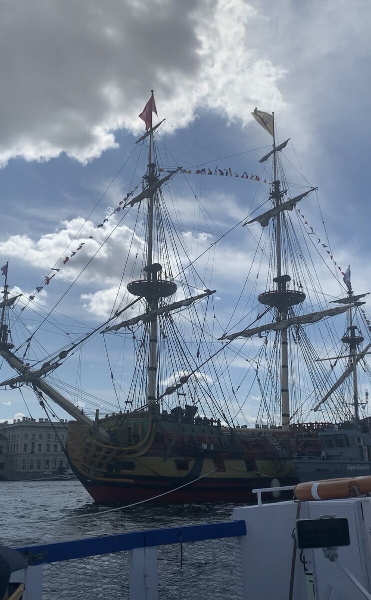 Парусник «Полтава» Участник Главного военно-морского парада .