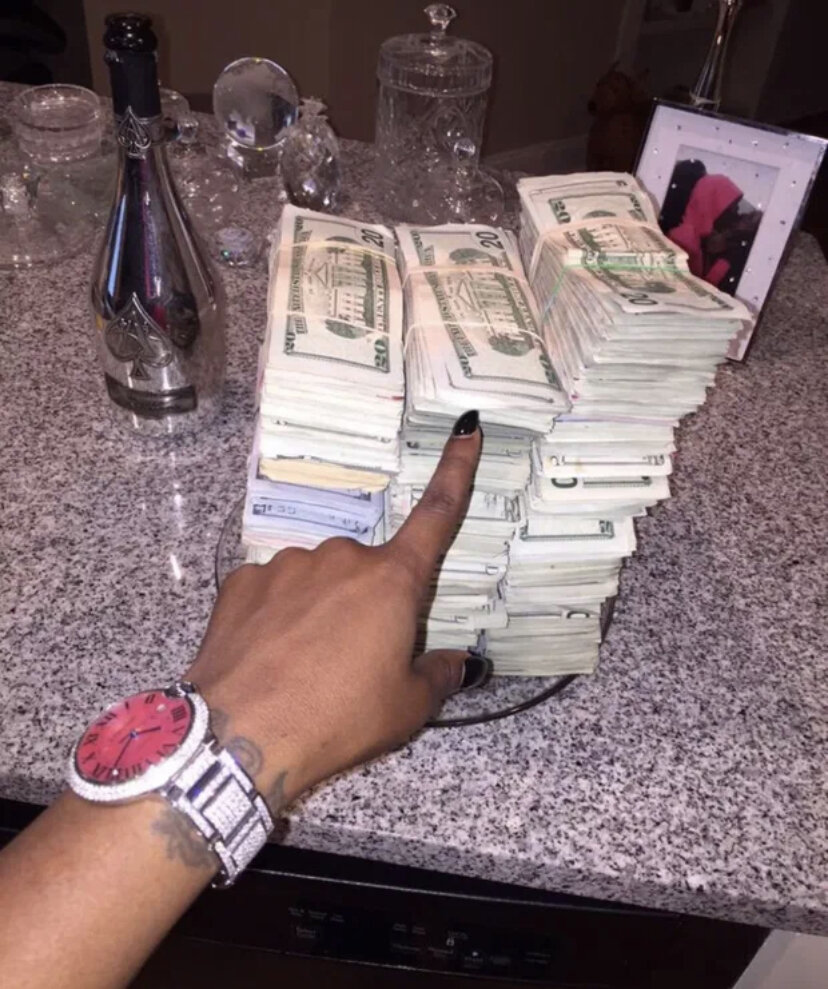 Заходим в интернет вбиваем в поисковик Leadgid и регистрируемся И выбираем продукт 