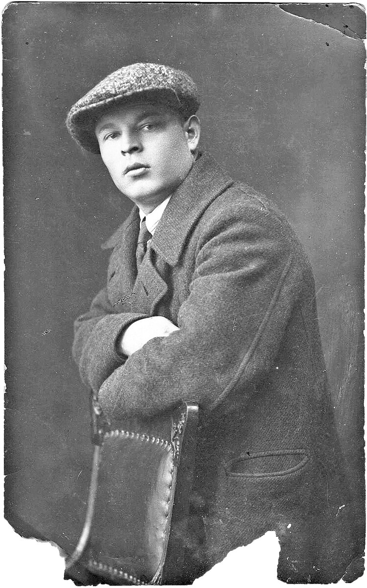 Довоенное фото А.К. Смирнова