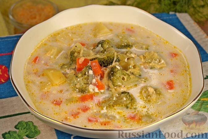 капуста брокколи, картофель, морковь, лук репчатый, сыр плавленый, сыр твёрдый, соль, перец чёрный молотый, чеснок сушёный молотый, масло сливочное
