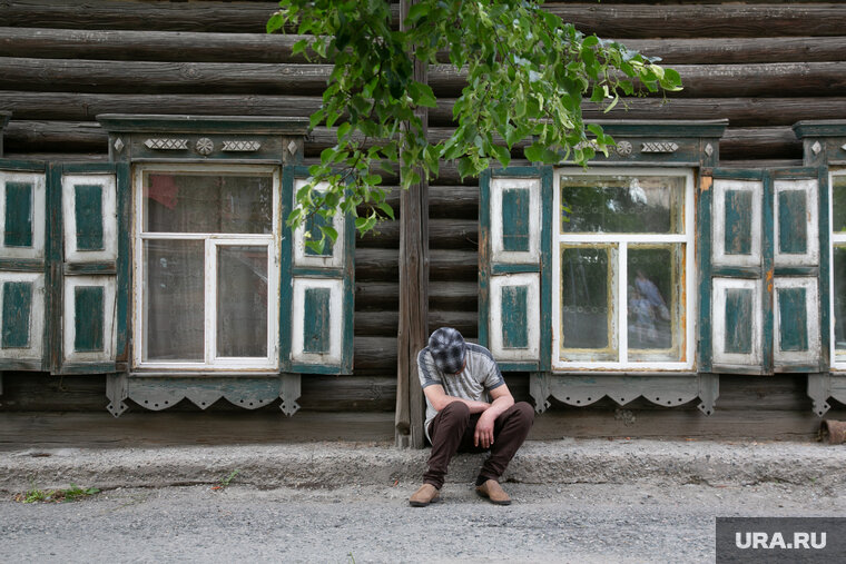    Мужчина, у которого нашли ребенка, часто выпивал