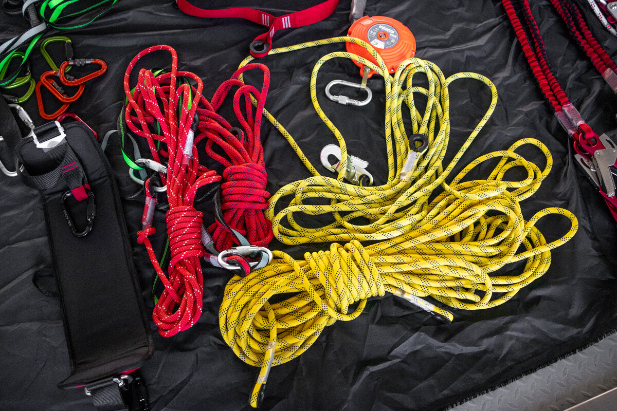 текстильные элементы СИЗ и сопутствующего оборудования требуют особого внимания, так как подвержены истиранию