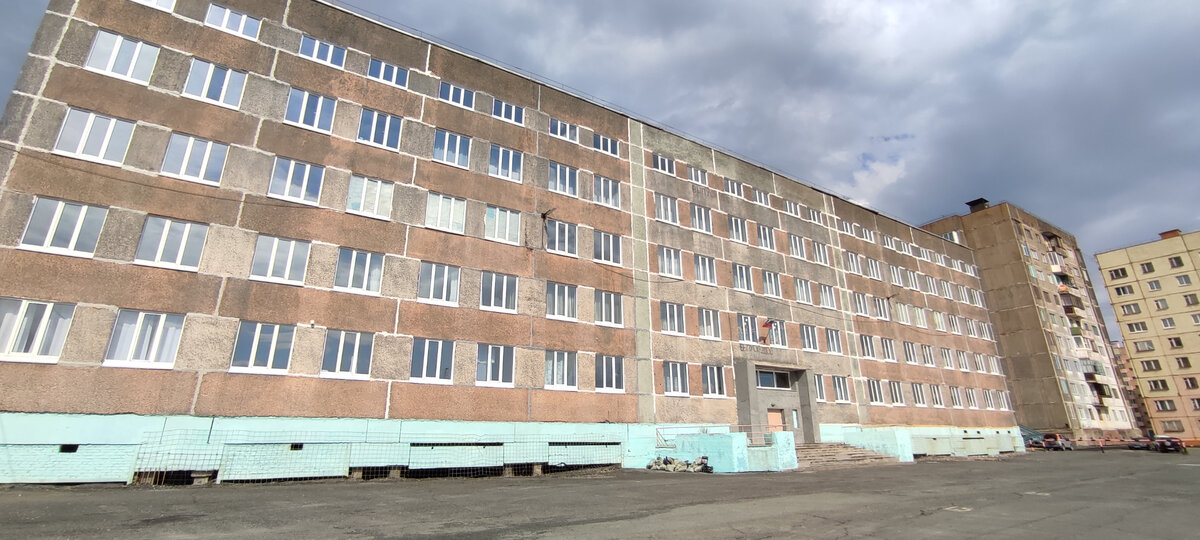 Школа №46, в которой я проучился с 9 класса и до выпуска. 