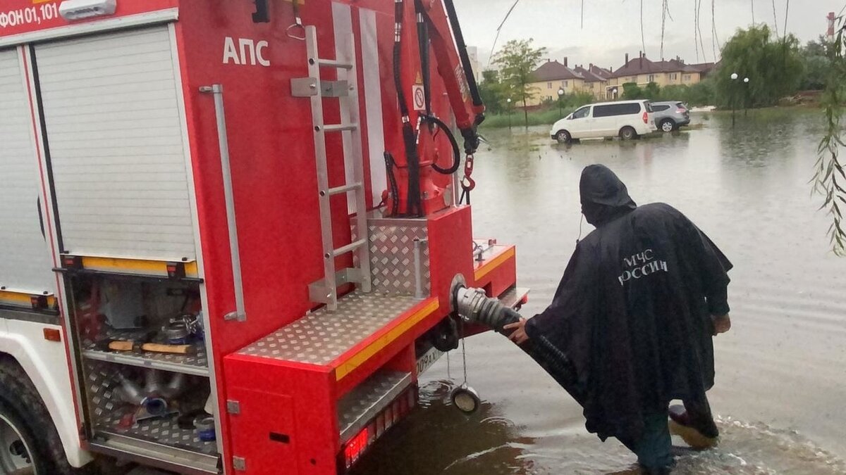     В Ростовской области 2 августа ожидается ухудшение погодных условий, которое будет сопровождаться проливными дождями, грозой, градом и ураганным ветром, об этом сообщили в пресс-службе ГУ МЧС региона.