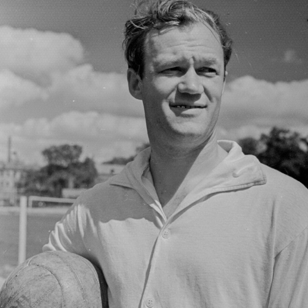 Молодой Всеволод Бобров