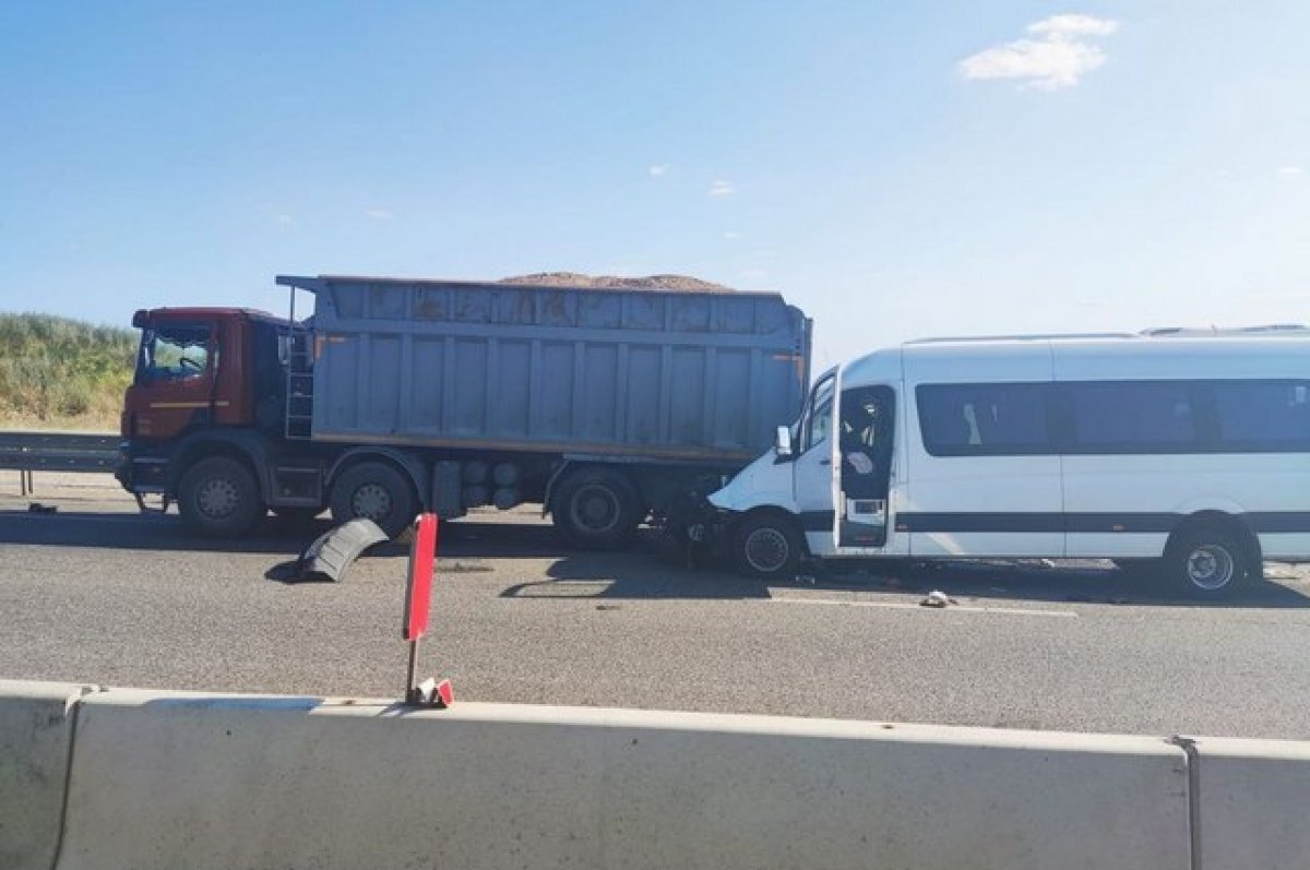    Пять человек пострадали на Ставрополье в ДТП с маршруткой и грузовиком