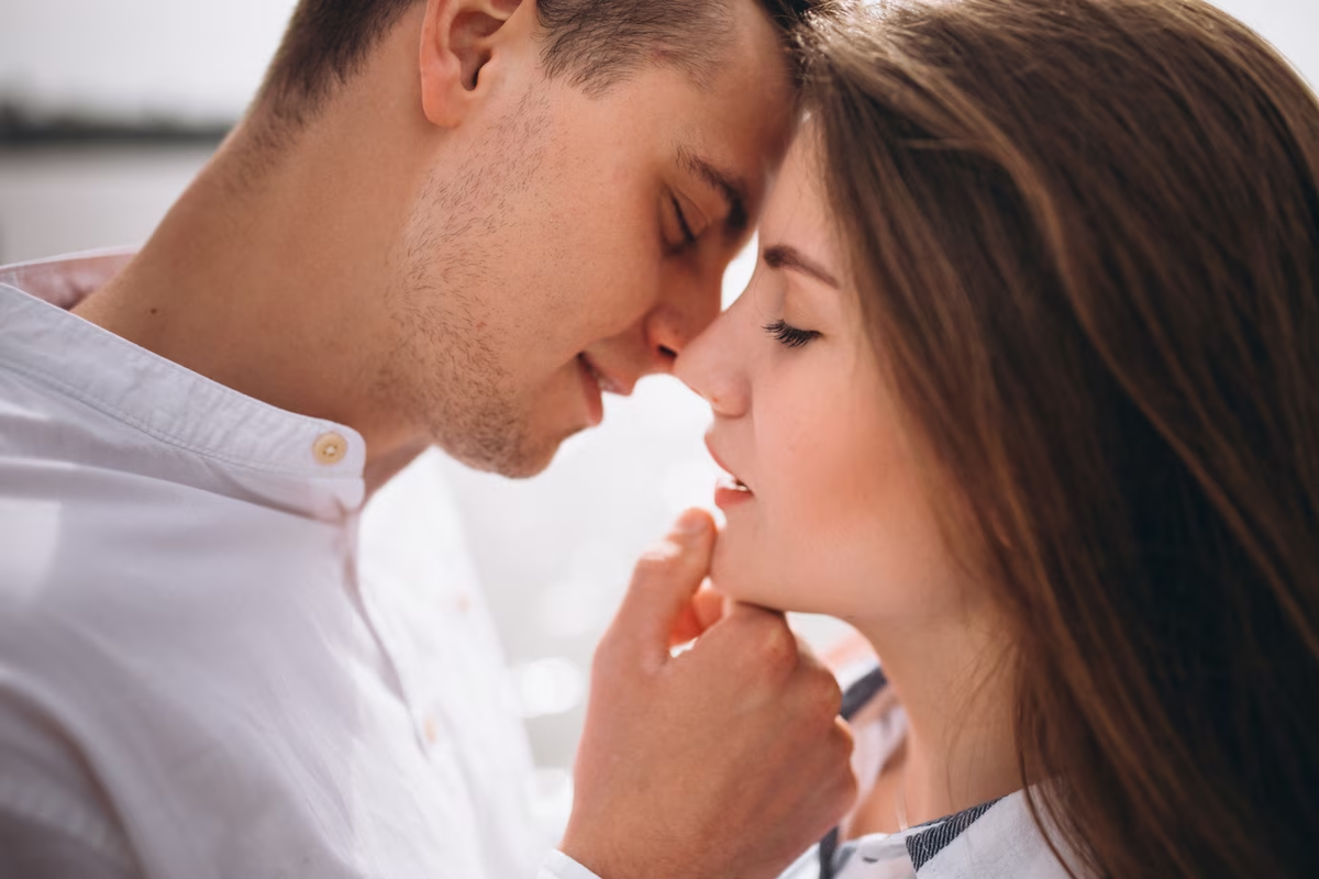 Как целоваться с девушкой на первом свидании, чтобы ей понравилось | GQ Россия