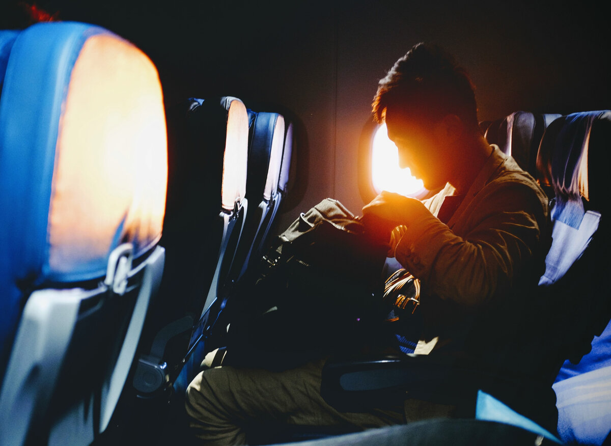 Если вы сомневаетесь, можно ли проносить на борт те или иные продукты — лучше заранее позвонить на горячую линию авиакомпании. Источник: unsplash.com