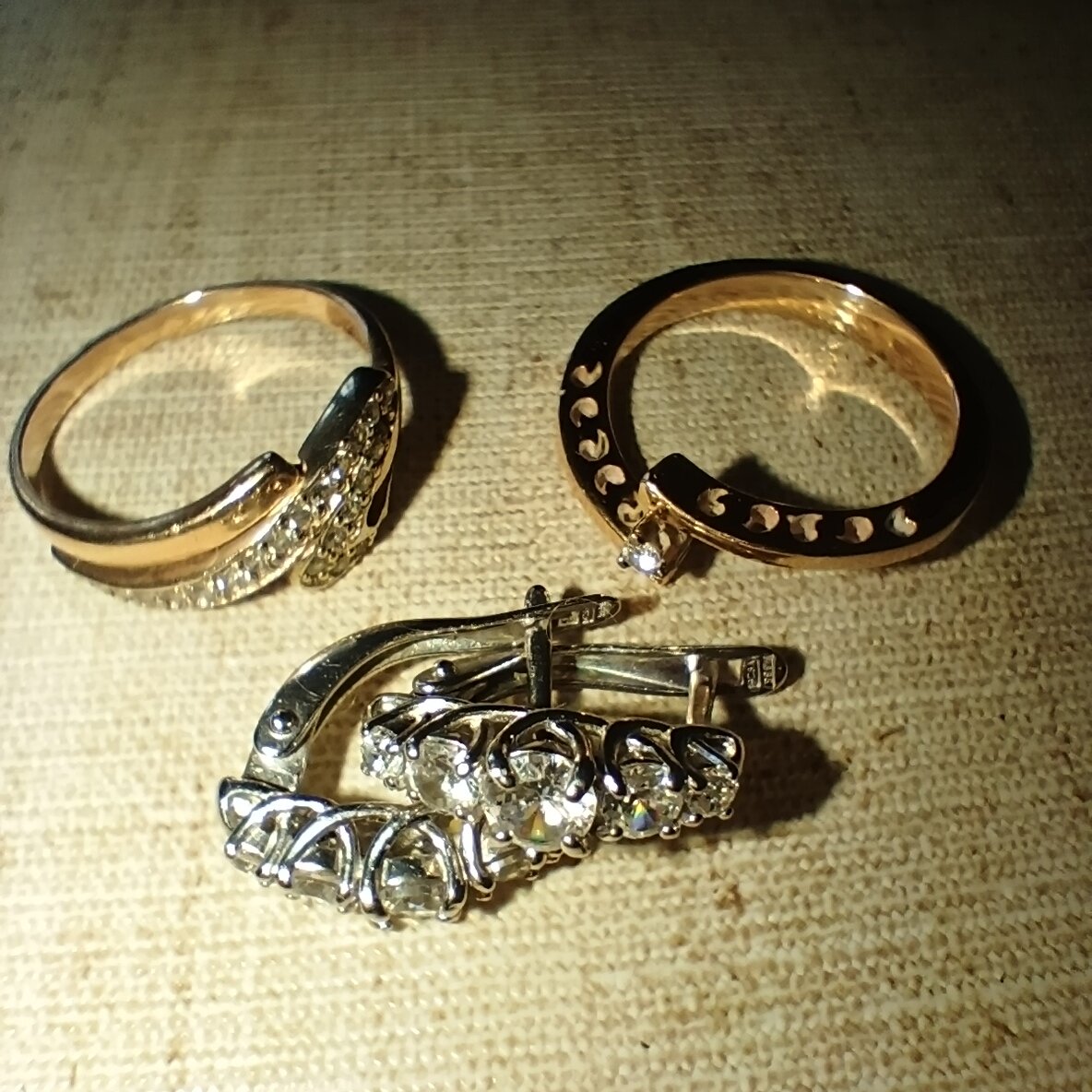 Мое золотишко и серебро. Да, я не самый лучший фотограф ювелирных изделий.