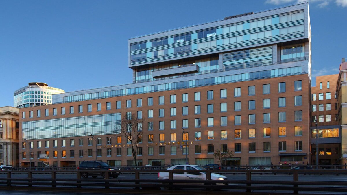 так выглядит 49 и 51 корпуса на Ленинградском проспекте, где обучают будущих пиарщиков