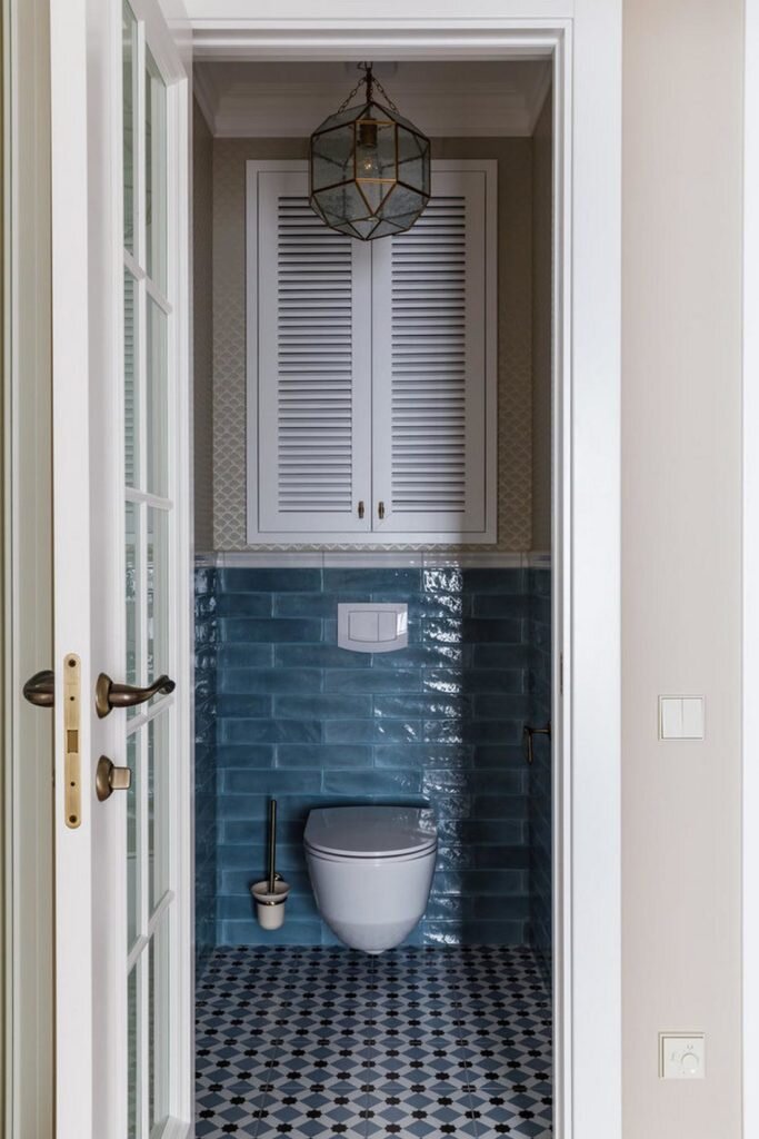 Молодая женщина приобрела эту квартиру в Краснодаре для своей мамы — женщины средних лет с изысканными вкусами. Воплотить их в жизнь взялась местная студия дизайна интерьеров — BonTon.-25