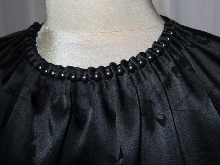 Платье из ткани шифона с застежкой сзади