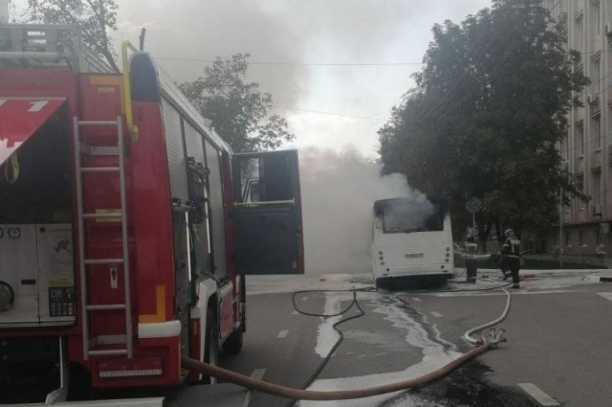    Пассажирский автобус загорелся в Белгороде