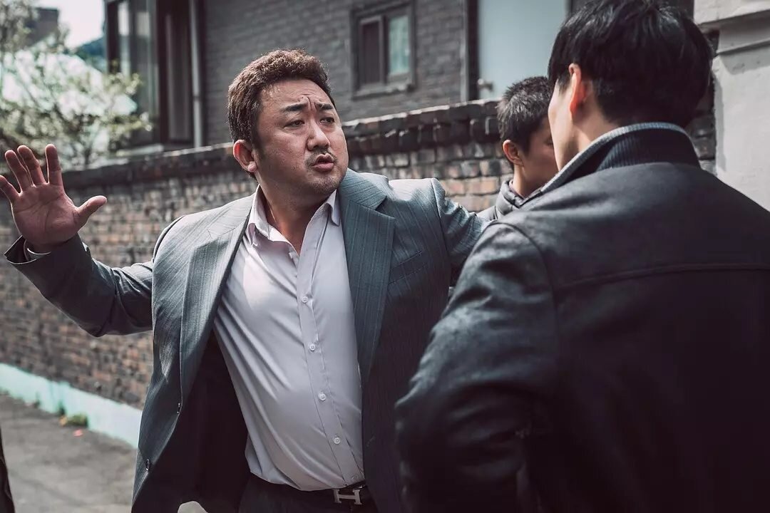 В российских кинотеатрах уже идет «Криминальный город: Разборки в Пусане» — третья часть невероятно популярной в Южной Корее франшизы.