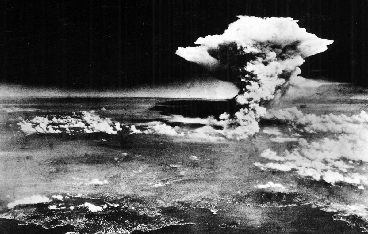    Атомная бомбардировка Хиросимы, 6 августа 1945 года  Universal History Archive/UIG via Getty images