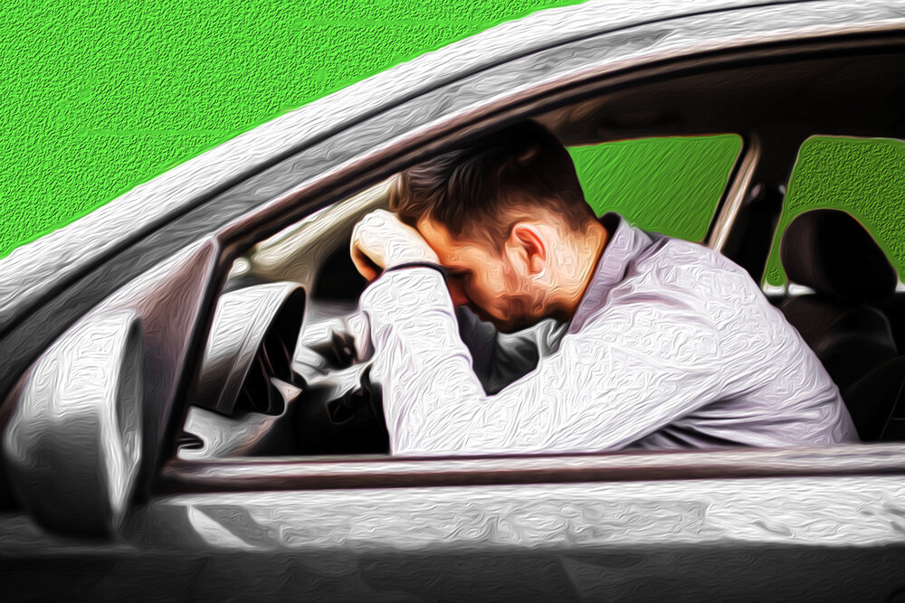 Милиция останавливает машины. Человек на капоте. Шумовое загрязнение городов. Опасность автомобиля. Новые правила для автомобилистов в 2021 году.