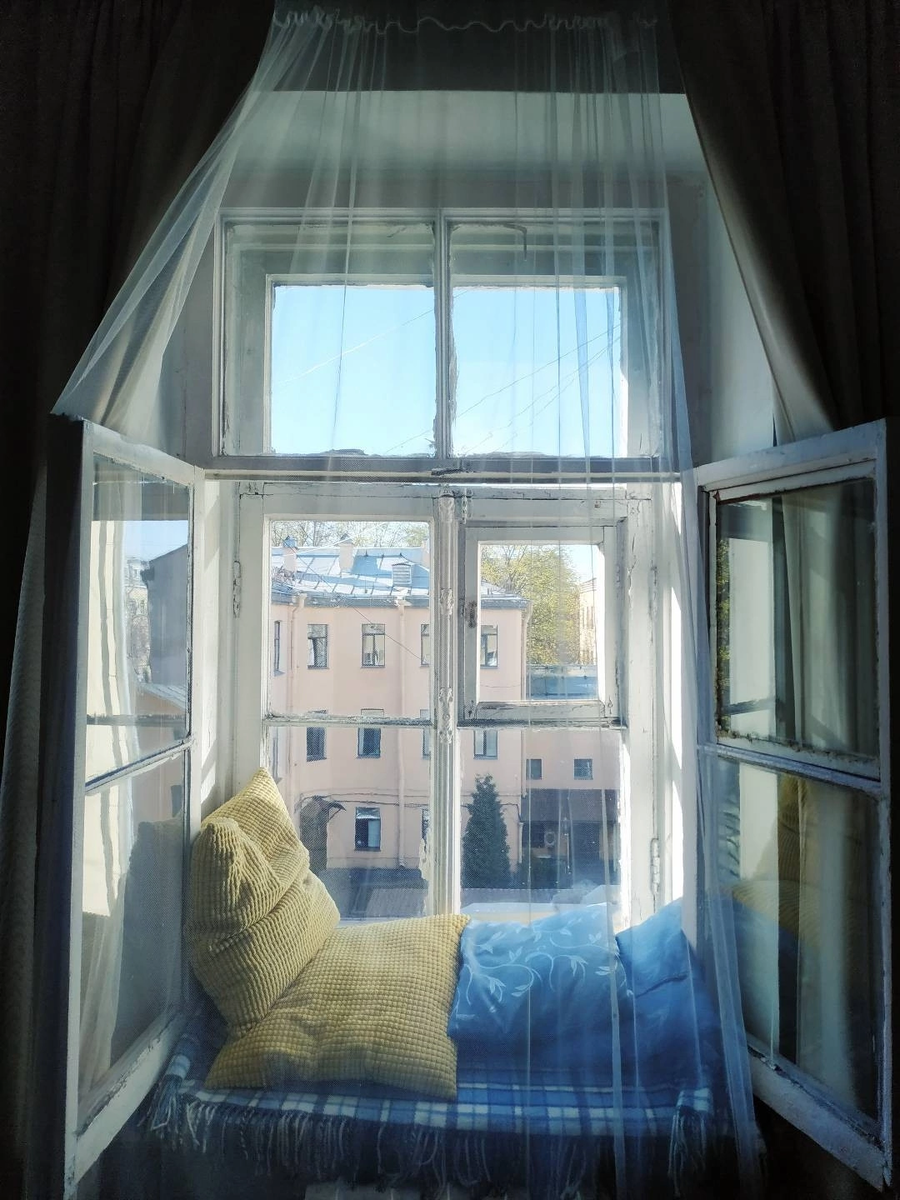 Не закат, но это то самое окно на Васильевском