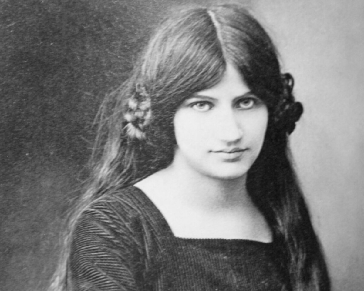 Жанна Эбютерн