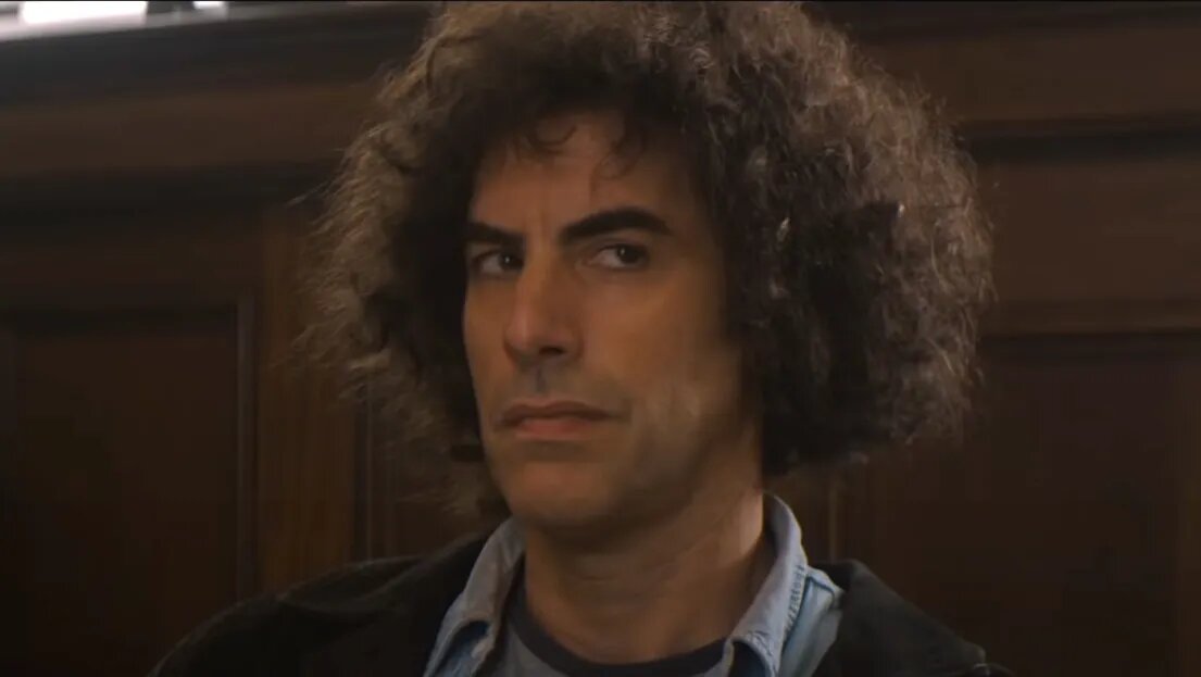 Саша Барон Коэн (Sacha Baron Cohen) в роли Эбби Хоффмана (Abbie Hoffman), основатель Youth International Party (Yippies) 