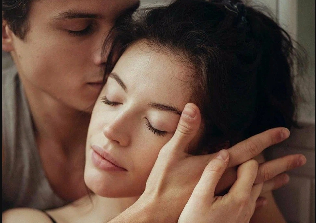 - Это ты... Ты убил его. Лучше бы ты убил меня! Я не могу без него жить. Я ненавижу тебя! Ненавижу! Ненавижу!.. – выкрикивала Вероника