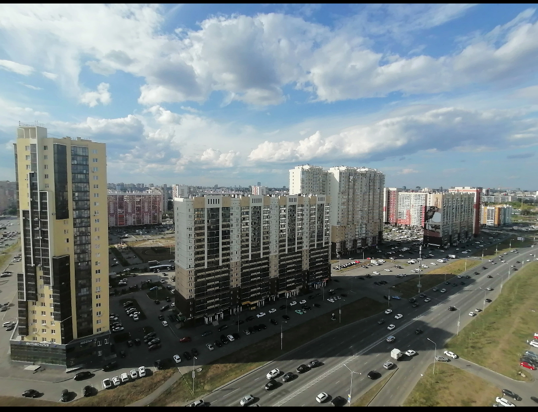 Вид на нижнюю часть 1-го микрорайона (ул. Университетская набережная) 