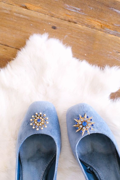 Броши на туфлях