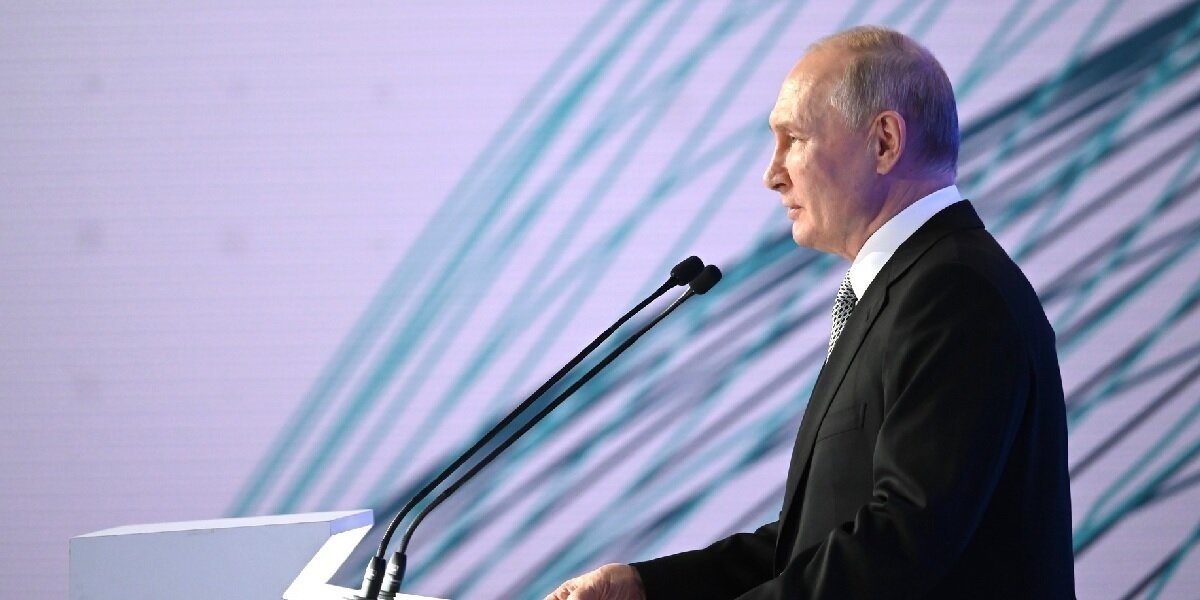 Фото: с сайта Кремля (http://static.kremlin.ru/media/events/photos/big2x/8jfyKoCBBLqxBvk1BNpuyeeE3kLZV0PA.jpg)